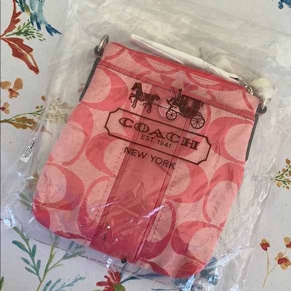 BRAND NEW - Pink Coach Crossbody Purse - Picture 2 of 7